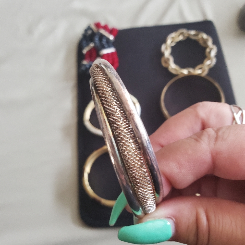 Bracelets - Picture 7 of 12